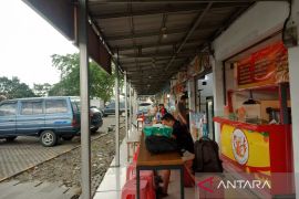 Pedagang di Kiaracondong Bandung sebutkan omset Lebaran tahun ini turun