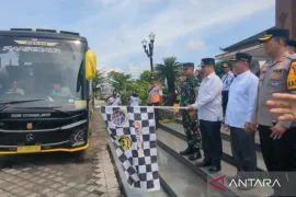 Bupati Madiun lepas sembilan bus program balik gratis Lebaran 2025