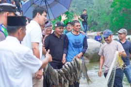 Pemkab Solok apresiasi warga pertahankan tradisi tangkap ikan