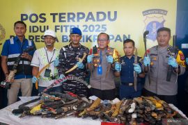 Posko OKM Pelabuhan Semayang amankan 186 Sajam dari calon penumpang