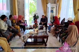 Gubernur Gorontalo terima pengaduan pedagang PPI Tenda soal relokasi