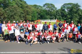 Rektor UI Heri Hermansyah olahraga bersama tokoh lintas profesi di Kampus UI Depok