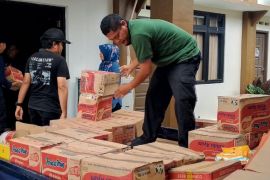 Bontang dilanda banjir, Kemensos bagikan bantuan