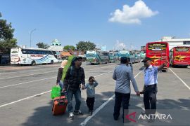 Terminal Cicaheum Bandung mencatat 7.779 penumpang tiba saat arus balik