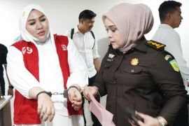 Terdakwa kosmetik berbahaya Mira Hayati jadi tahanan rumah