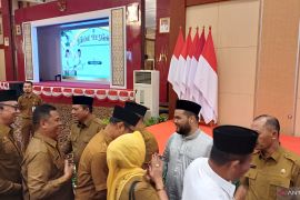 Gubernur-Wagub Kepri halal bihalal dengan ribuan pegawai pemprov