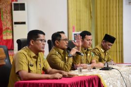 Bupati Padang Pariaman instruksikan BKPSDM investigasi pegawai curangi absensi