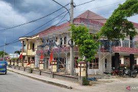 Hotel Dainang ditertibkan Pemkab Samosir tanpa izin PBG