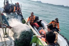 Wisatawan terseret ombak di Pulau Mandalika Jepara ditemukan meninggal