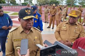 Dominggus Mandacan ingatkan OPD tidak rekrut honorer baru