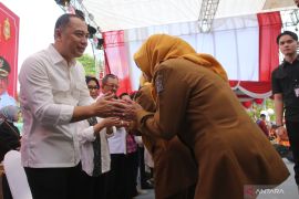 Eri Cahyadi pastikan seluruh pegawai masuk kerja