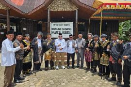 Wabup Risnaldi Ikuti Tradisi Manjalang ke Rumah Mandeh Rubiah