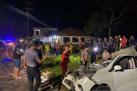 Tabrakan mobil truk vs minibus di Bangka Selatan, satu orang meninggal dunia dan delapan luka-luka