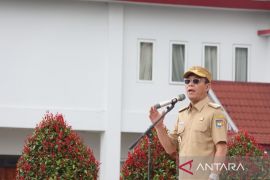 Bupati Tapsel tegas!,  disiplin pegawai jadi fokus utama pasca Lebaran