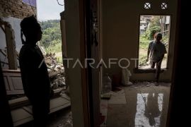 10 rumah terdampak pergeseran tanah di Cibabat Cimahi