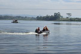 Tersengat listrik di atas perahu Waduk Saguling, seorang anak hilang