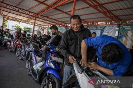 Pelayanan sistem ganjil genap Samsat Cimahi