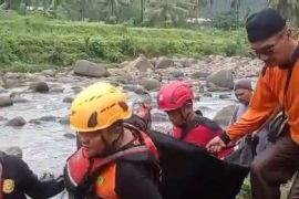 Balita hanyut di Sungai Bandar Buat ditemukan meninggal dunia