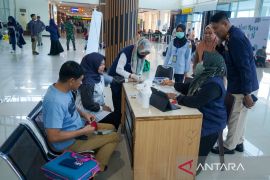 UPBU Halu Oleo Kendari periksa kesehatan gratis pemudik di bandara