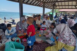 Produksi sampah Lebaran Ketupat di Mataram capai 39 ton