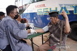 PT Timah tingkatkan kualitas kesehatan masyarakat dengan kesehatan gratis hingga edukasi stunting