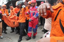 Penghuni tewas tertimpa balkon ambruk