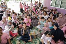 Ketua PKK Kota Pematangsiantar sambangi anak berkebutuhan khusus