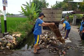 PUPR optimalkan normalisasi saluran di Mataram usal lebaran