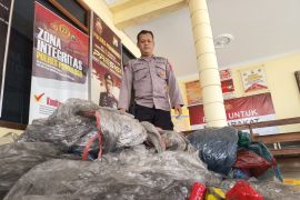 Polisi amankan lima balon udara disertai petasan jatuh di Ponorogo