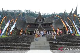 Libur lebaran, kunjungan wisatawan ke Istano Basa Pagaruyung tembus 52 ribu orang