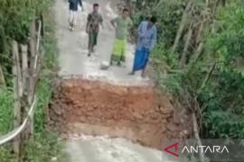 BNPB bangun embung dan perbaiki jembatan rusak di Sampang