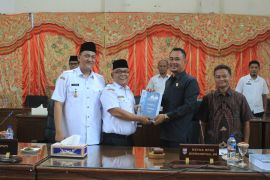 Bupati Pasaman Barat sampaikan nota LKPJ ke DPRD