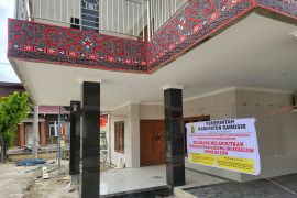 Tegas, Pemkab Samosir segel Hotel Dainang tanpa izin PBG