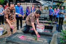 Jajaran Pemkot Magelang ziarah ke makam para wali kota pendahulu