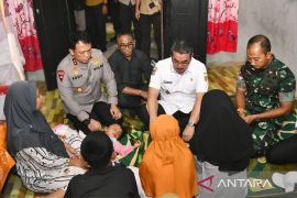 Gugur saat lerai bentrok di Maluku Tengah, Kapolri anugerahkan kenaikan pangkat Brigadir Husni