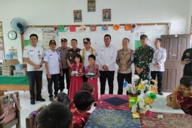 Ratusan siswa SD Negeri Desa Pangelak terima MBG