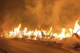 Diskar Bandung kerahkan 14 mobil atasi kebakaran kios pedagang kayu Sukahaji