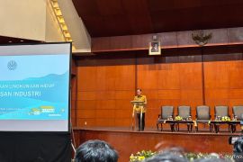 Tekan polusi,  Menteri LH minta kawasan industri segera konversi ke gas