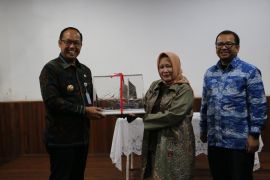 Pj Gubernur Babel serahkan miniatur kapal tradisional ke Museum Bahari Jakarta