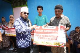 Gubernur Bengkulu serahkan bantuan bagi korban kebakaran