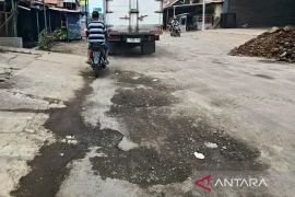 Pemkab Cirebon perbaiki tiga ruas jalan di wilayah timur pada Agustus 2025
