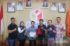 Bawaslu RI beri penghargaan bagi pengawas TPS di Desa Juhu