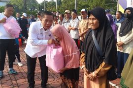 Pemkab Karawang resmi luncurkan Program Nyaah Ka Kolot, sasar ratusan lansia