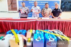 Polisi tangkap operator SPBU jual Pertalite Rp10.200 per liter