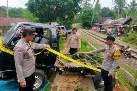Kereta api penumpang tabrak kendaraan pikap di Rejang Lebong