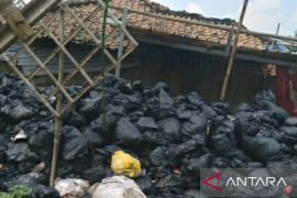 Polisi selidiki temuan tumpukan limbah medis di permukiman warga Karawang