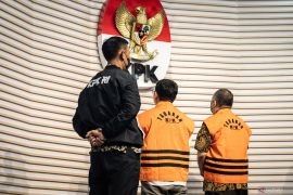 KPK mendalami pengetahuan mantan dirut perusahaan gas soal holdingnisasi