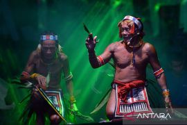 Tari upacara pengobatan Turuk Laggai tampil pada Kaba Festival X di Taman Budaya Sumatera Barat