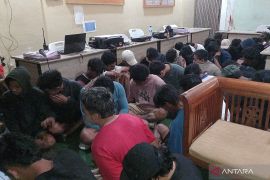 Polresta Mataram serahkan 26 orang terjaring penggerebekan narkoba ke BNN