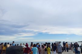 SAR cari dua remaja terseret ombak di Agam